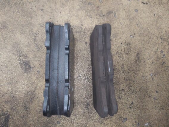 マセラッティ　ギブリ　フロントブレーキパット　交換