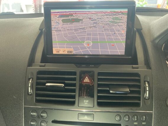 Ｗ２０４　Ｃクラス　ナビモニターの交換
